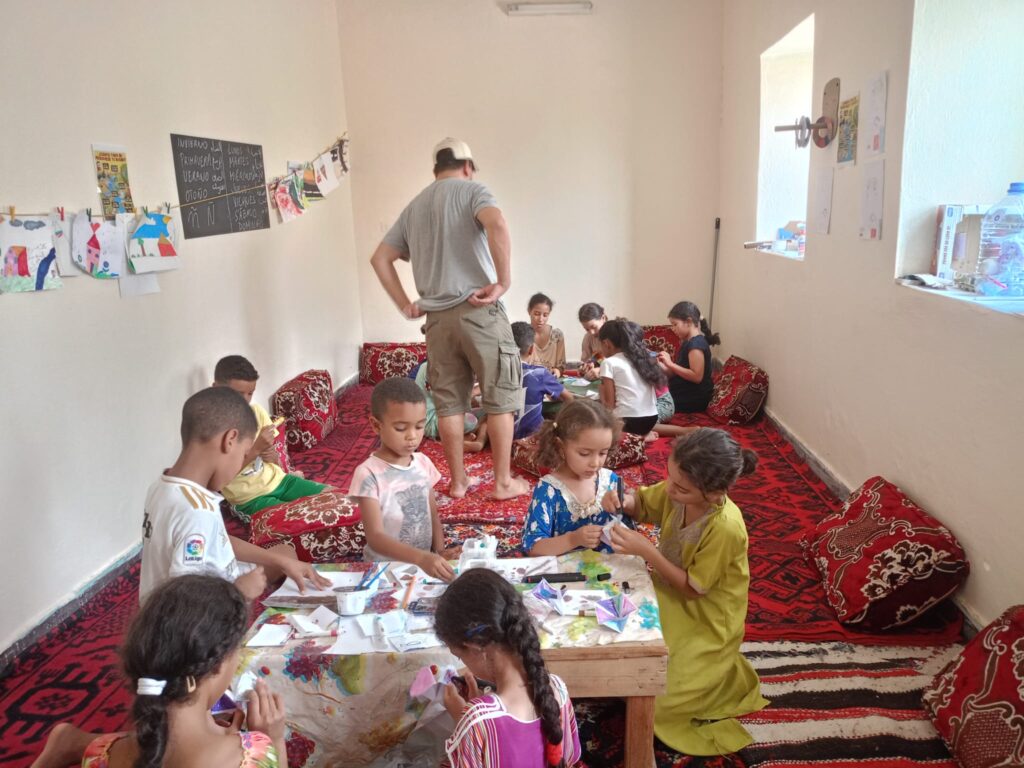 niños en campamento solidario